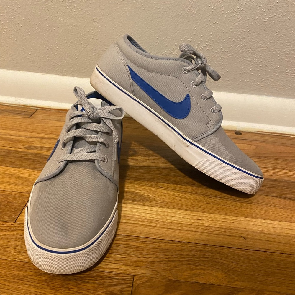 Men’s Nike sneakers